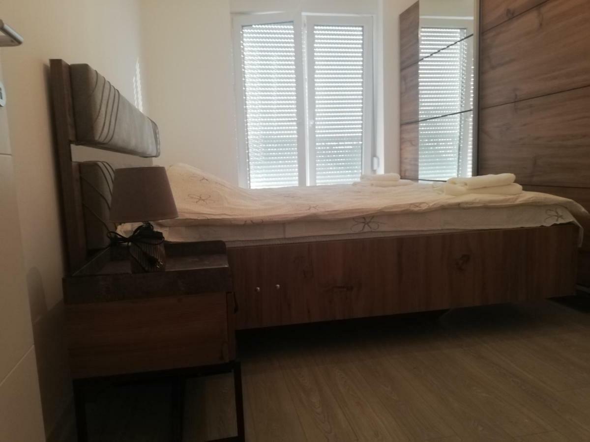 Apartment 3 Pristina Esterno foto